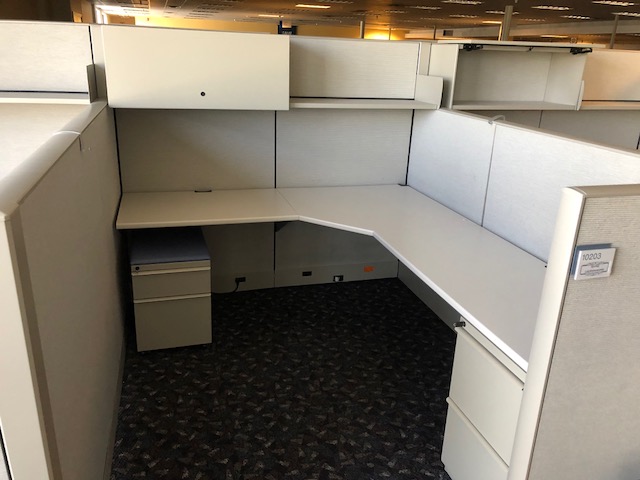 (825) Pre-Owned Knoll Dividends Workstations